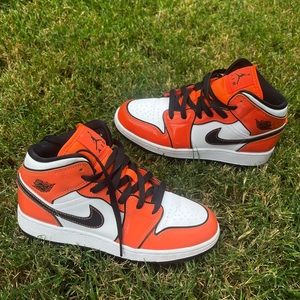 Air Jordan 1 Mid SE (GS) Turf Orange/Black-White 5.5 Y